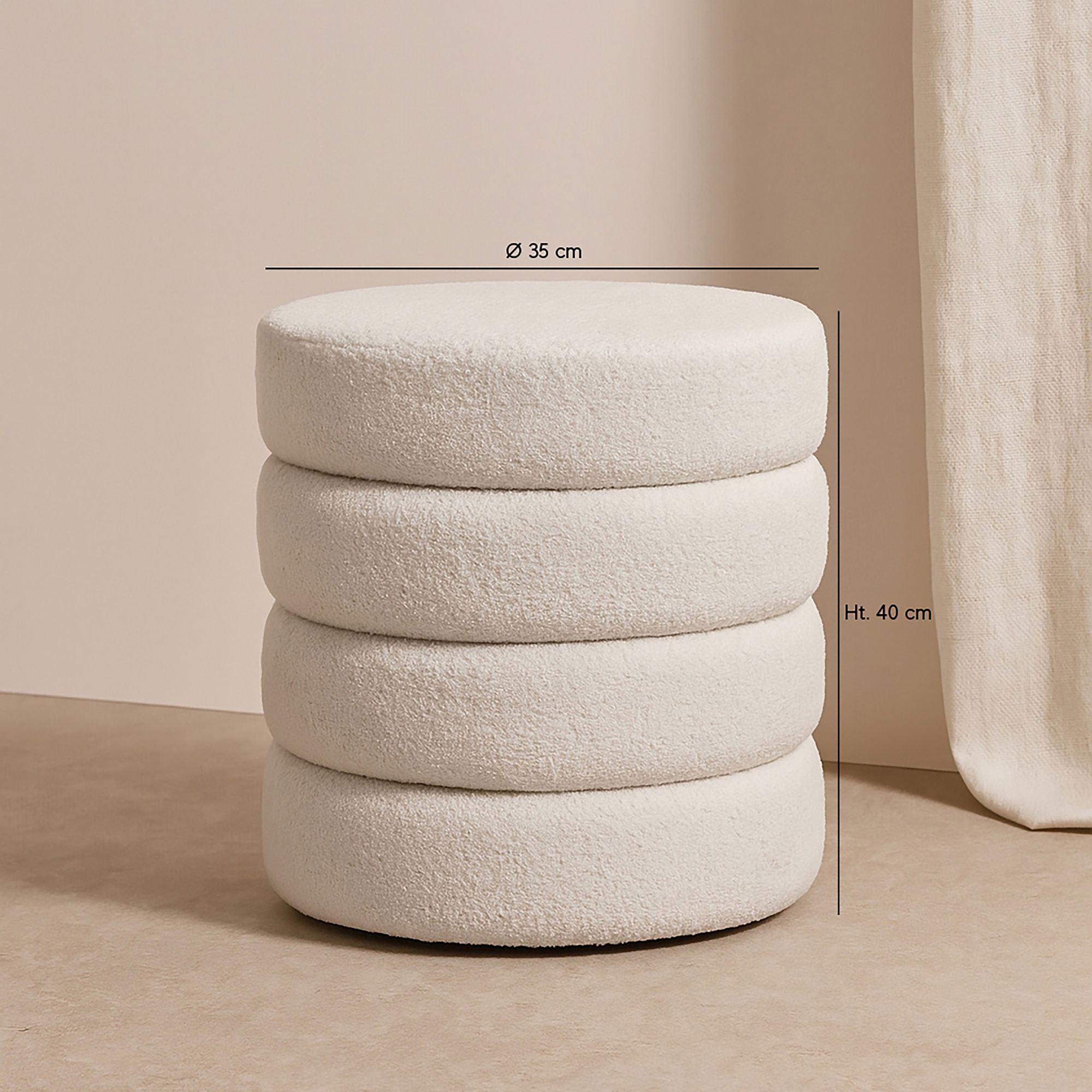 Pouf en tissu bouclette blanc et structure en bois MALO
