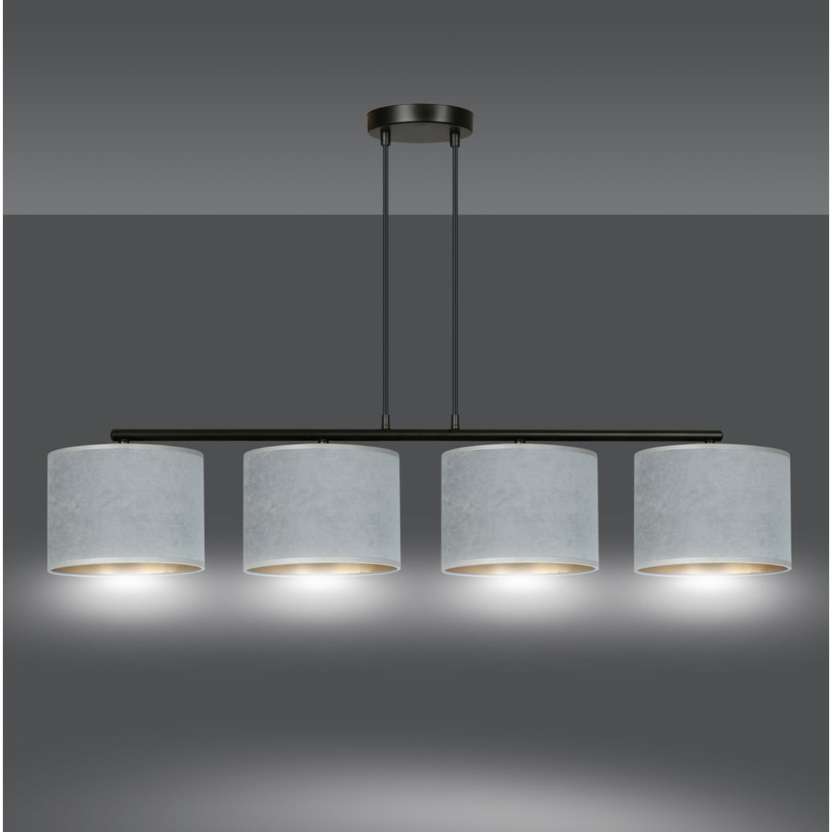 Lampada a sospensione Hilde a 4 luci con paralumi in tessuto effetto velluto