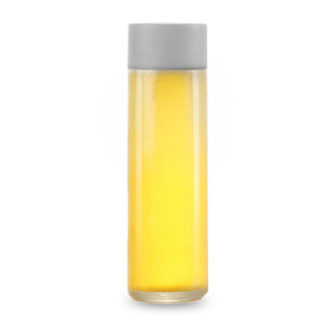 Botella de vidrio para todo tipo de bebidas de 800 ml con tapa de plástico.