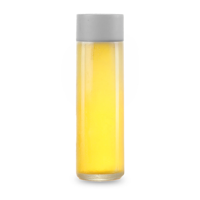 Botella de vidrio para todo tipo de bebidas de 800 ml con tapa de plástico.