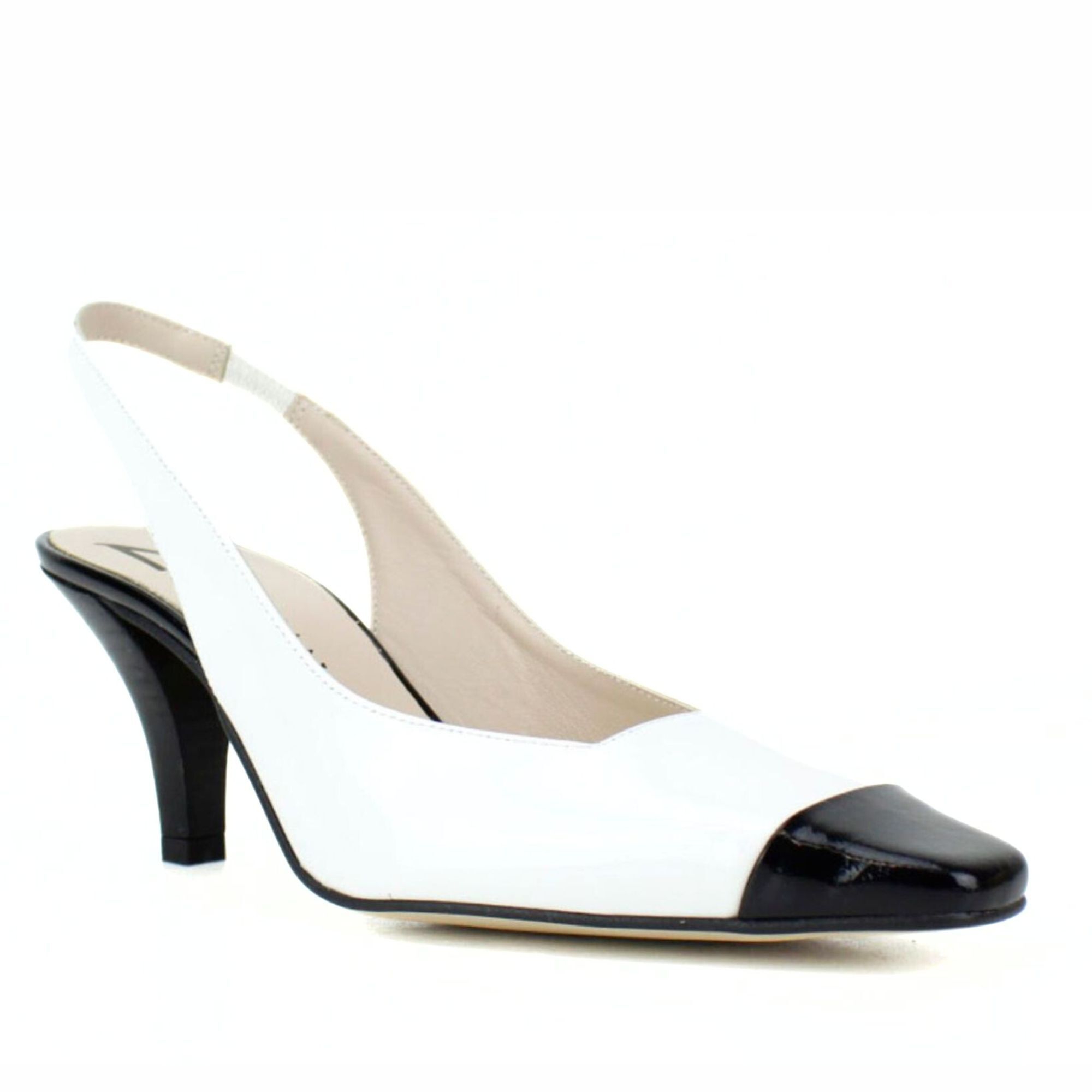 Salón destalonado en charol color blanco y negro. Tacón forrado de 7 cm