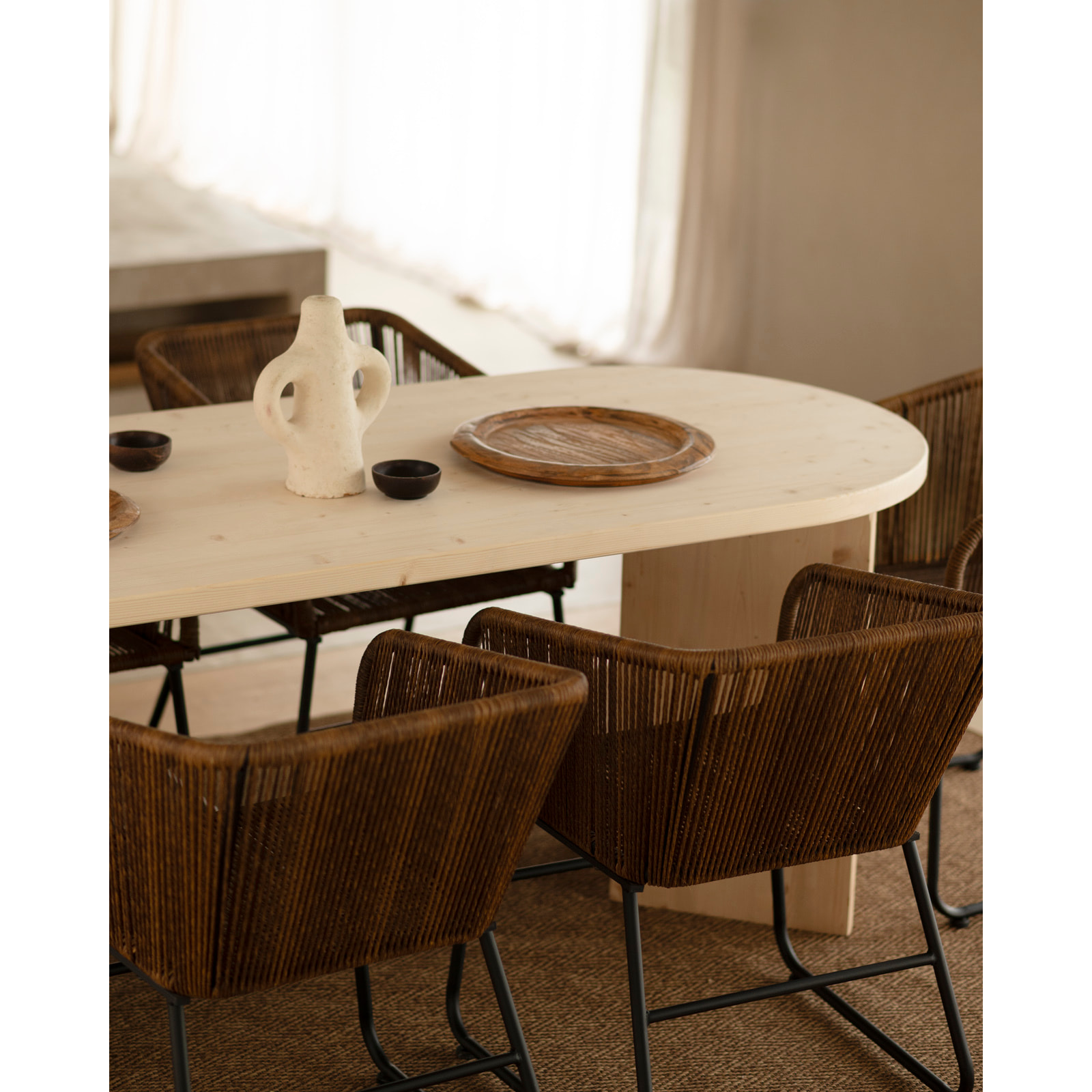 Table à manger en bois massif de ton naturel en différentes tailles