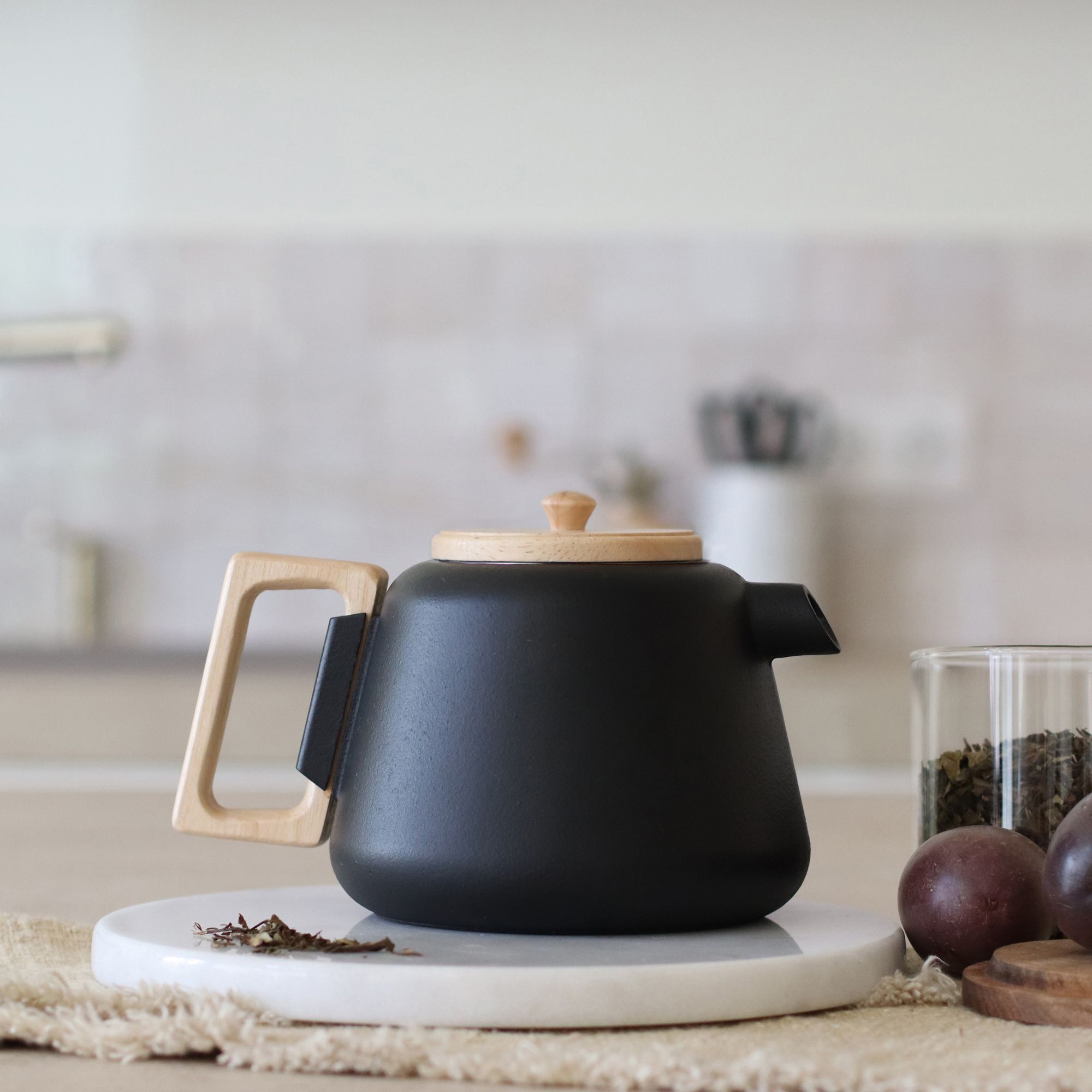 Théière en fonte noire avec couvercle en bois 1L VIGGO