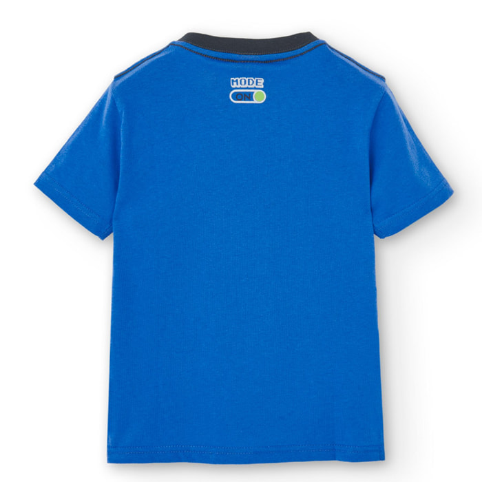 Camiseta en azul con manga corta y estampado