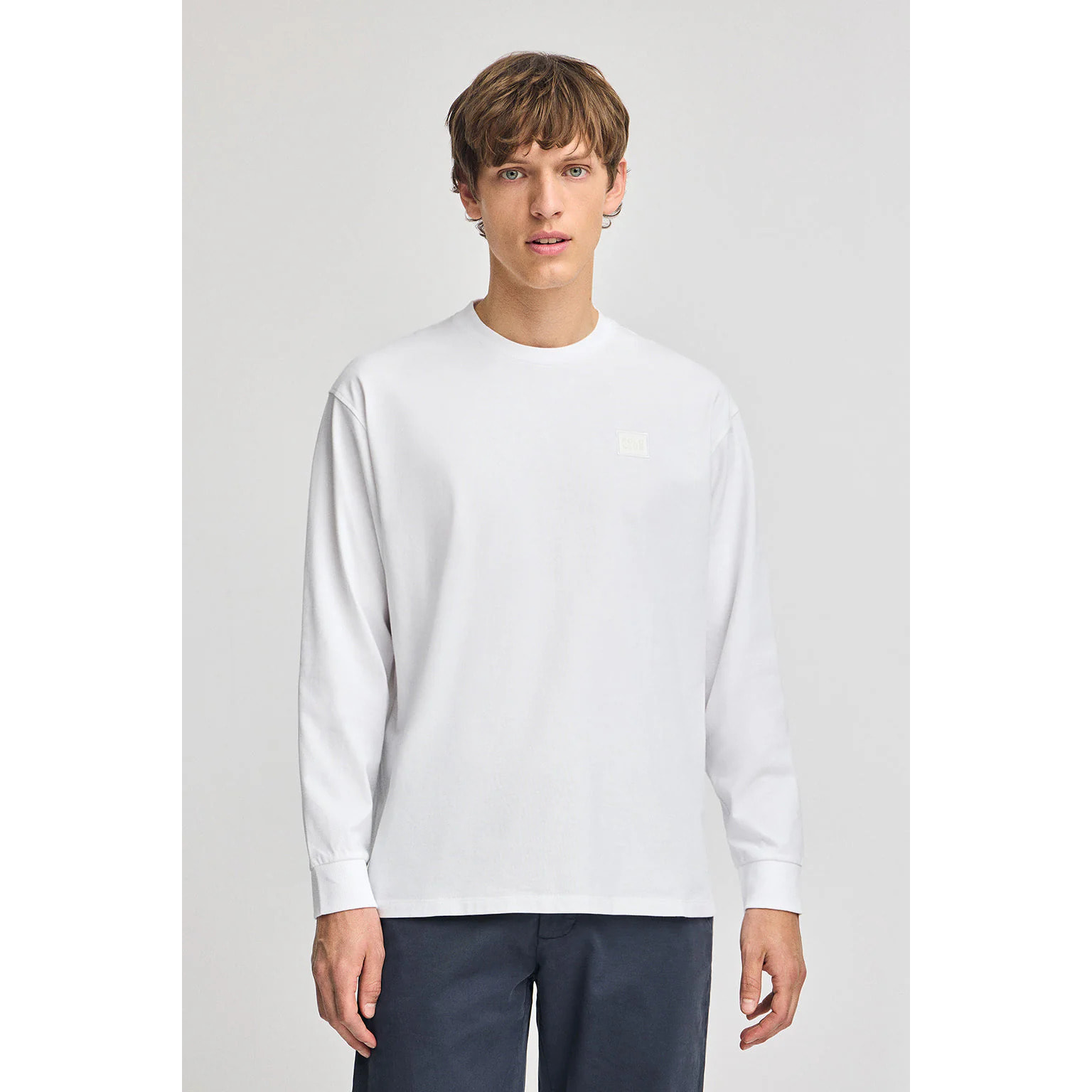 Camiseta blanca holgada con detalle Polo Club