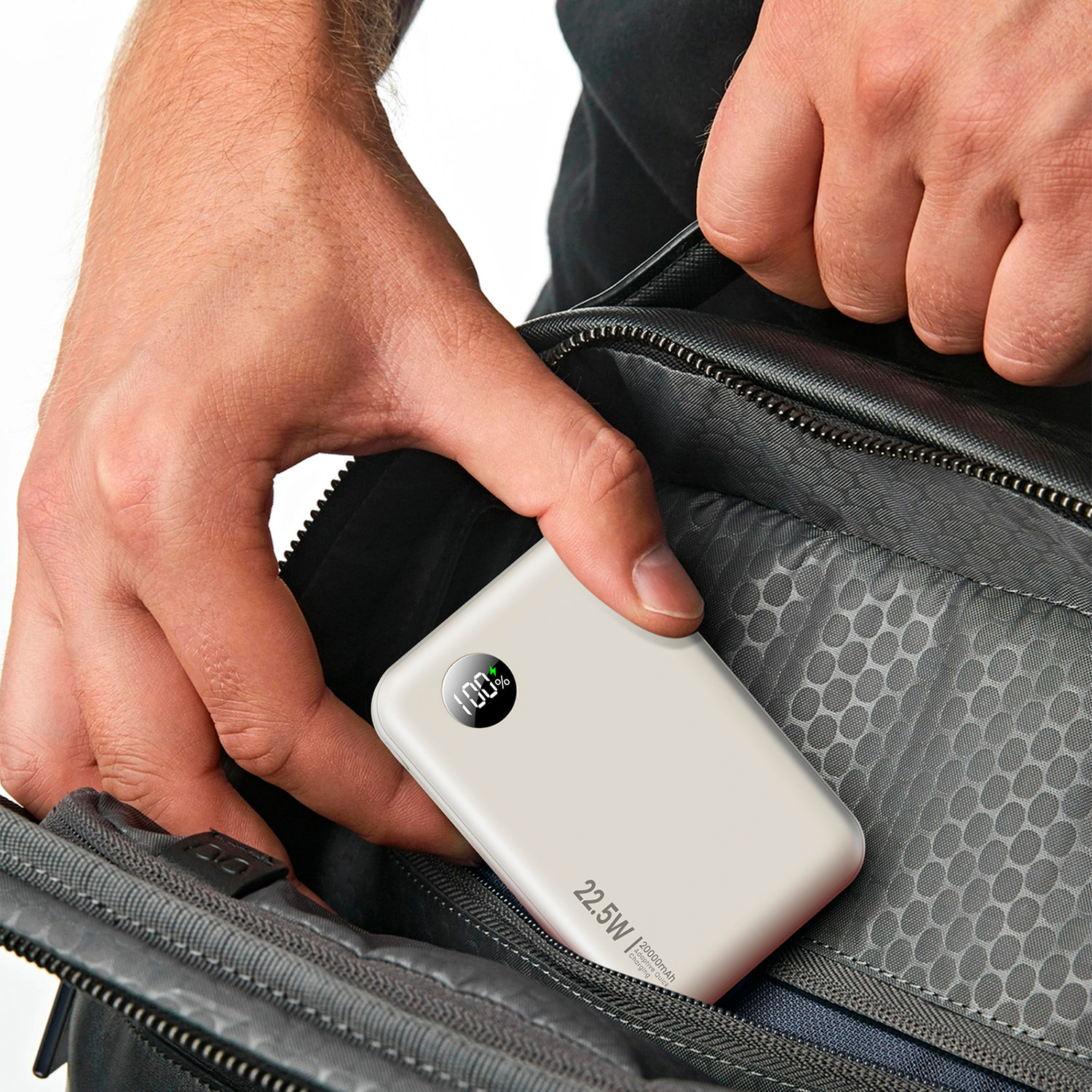 Powerbank 20.000mAh con ricarica rapida PD22,5W, cavo USB-C integrato. Schermo LED di carica.