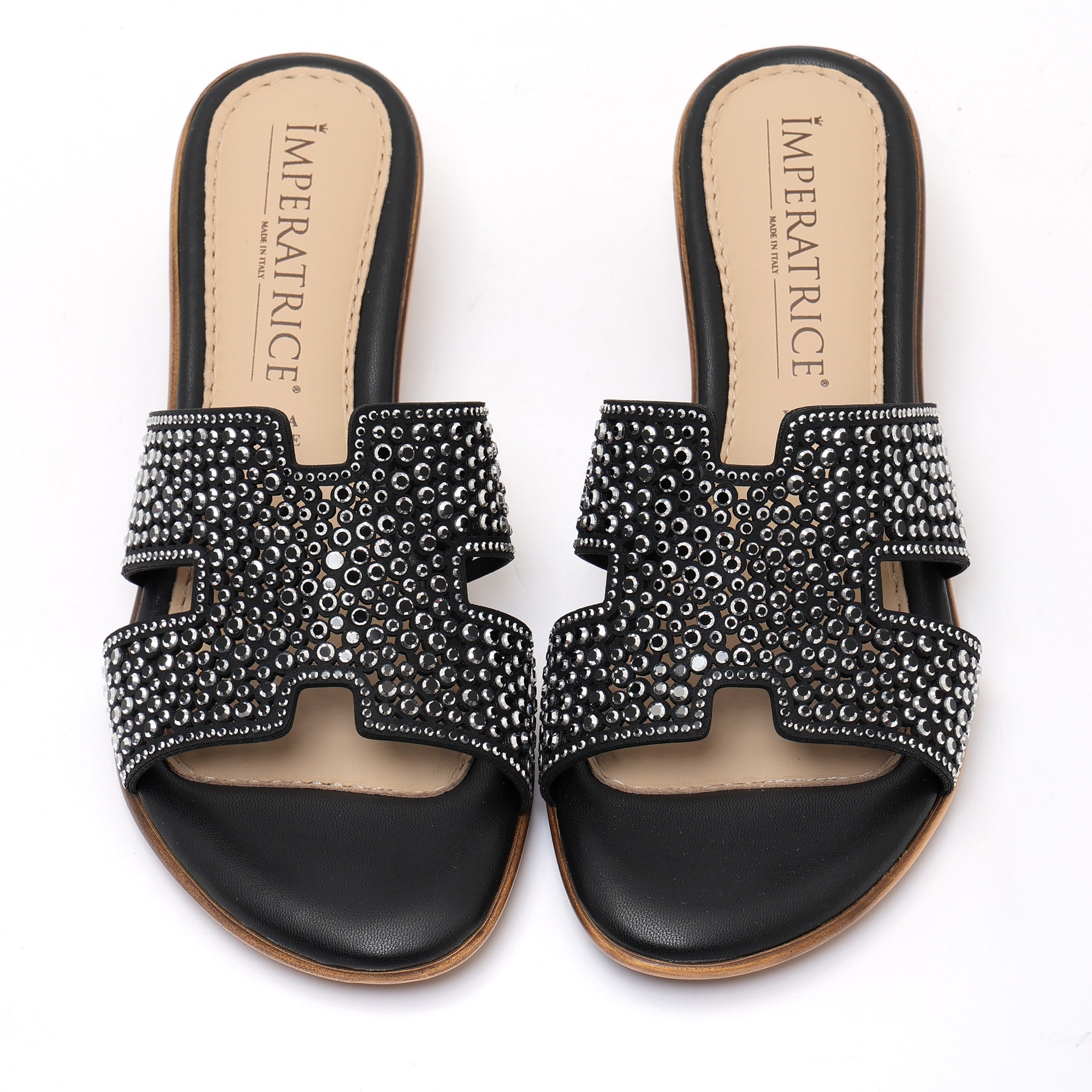 Sandali in simil pelle con applicazioni di strass e sottopiede comodissimo in memory