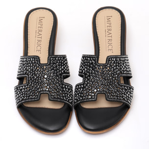 Sandali in simil pelle con applicazioni di strass e sottopiede comodissimo in memory