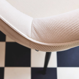 Lot de 2 fauteuils en velours côtelé blanc cassé et pieds en métal noir mat. L 57 x P 59 x H 84.5