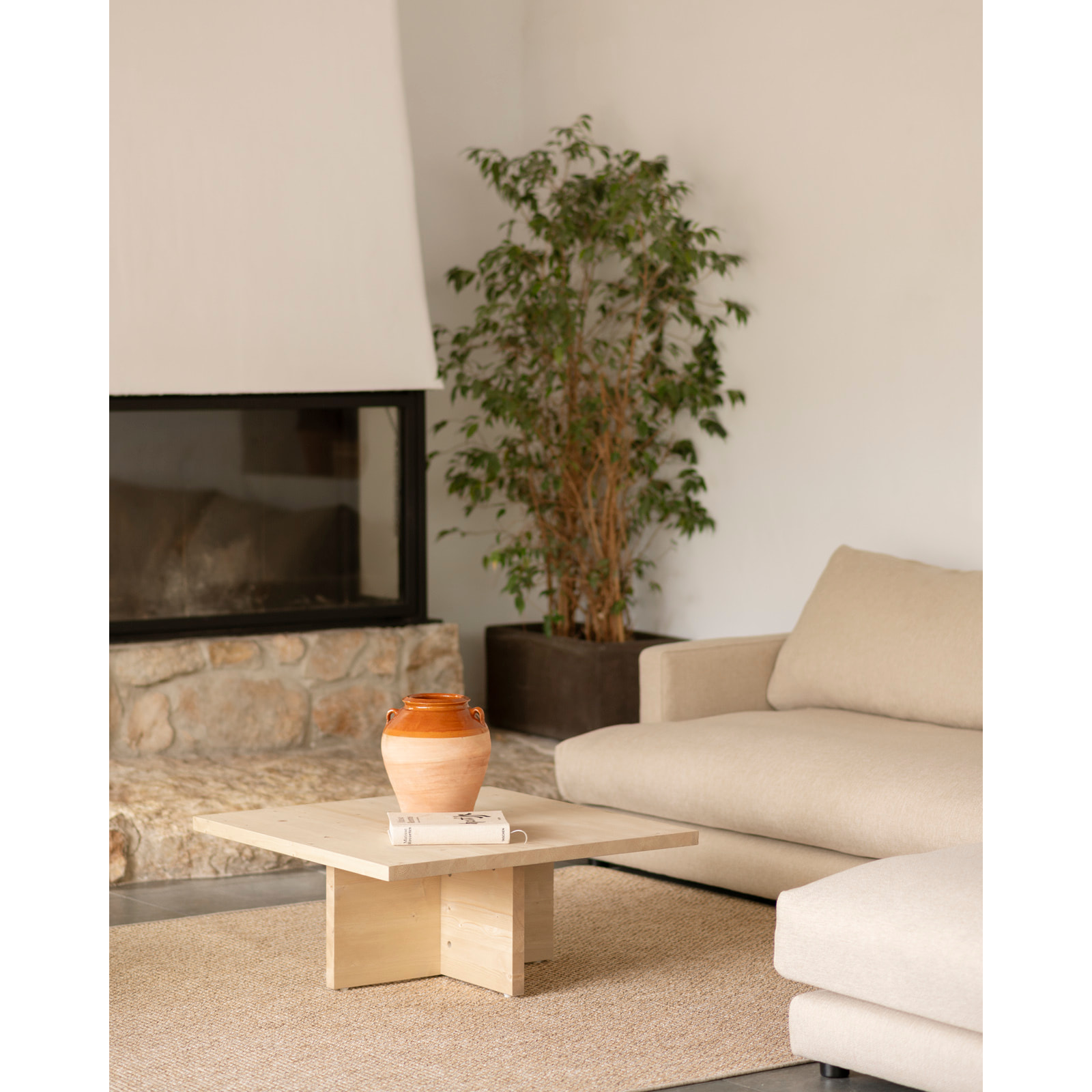 Mesa de centro cuadrada de madera maciza en tono natural de 80x80cm Alto: 33.2 Largo: 80 Ancho: 80
