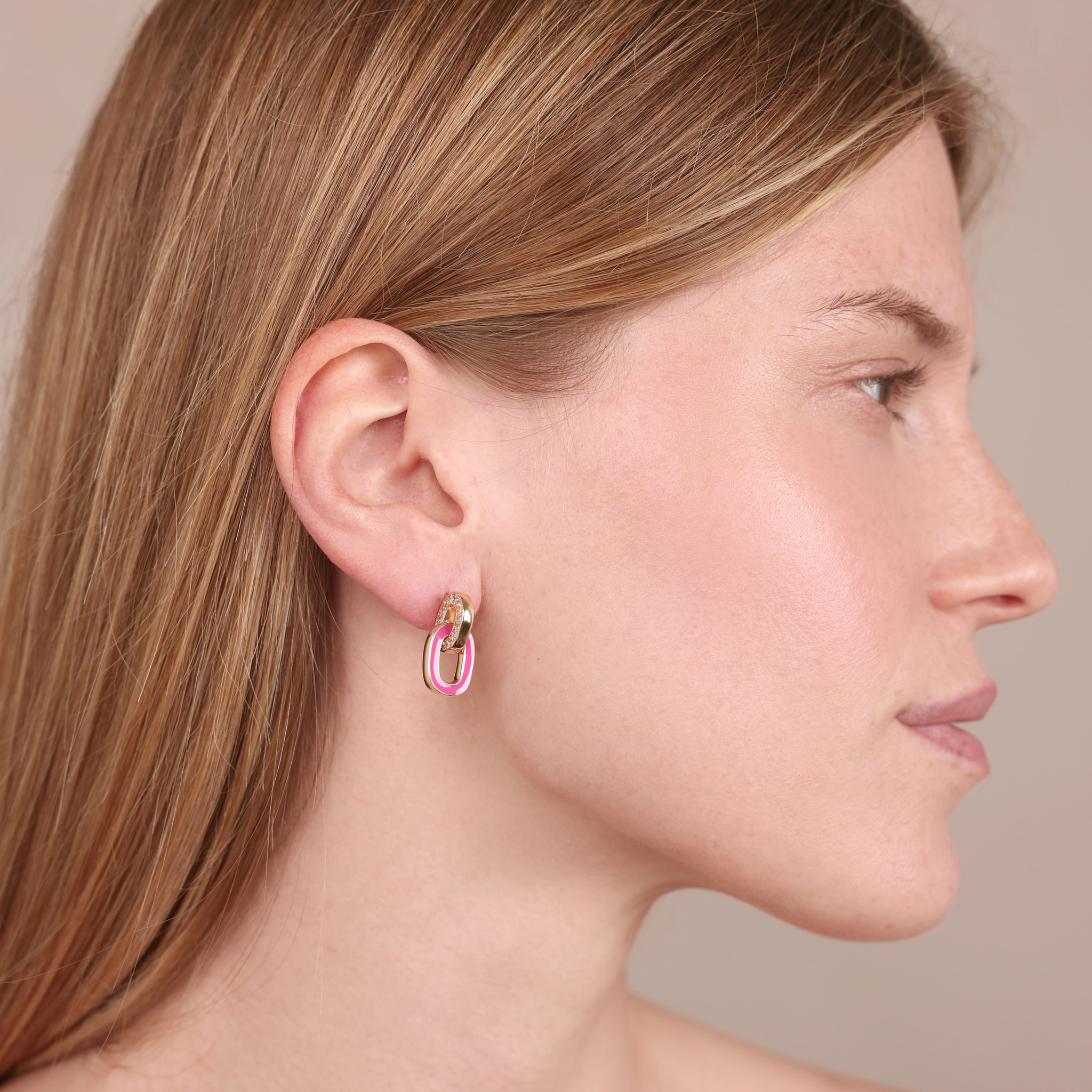 Orecchini Pendenti Golden con Doppia Maglia Smaltata Fucsia e in Pavé di Cubic Zirconia