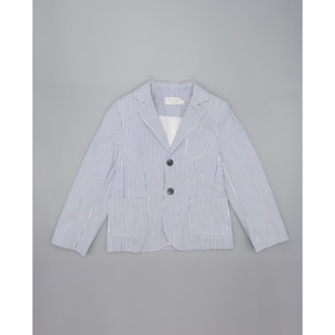 Blazer de rayas azul. Con tres bolsillos exteriores, botones en los puños y el centro.