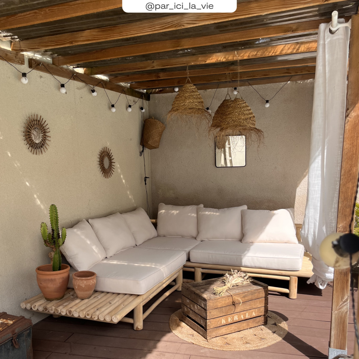 Canapé d'angle de jardin 4 places en teck et coussins blancs - Sunny
