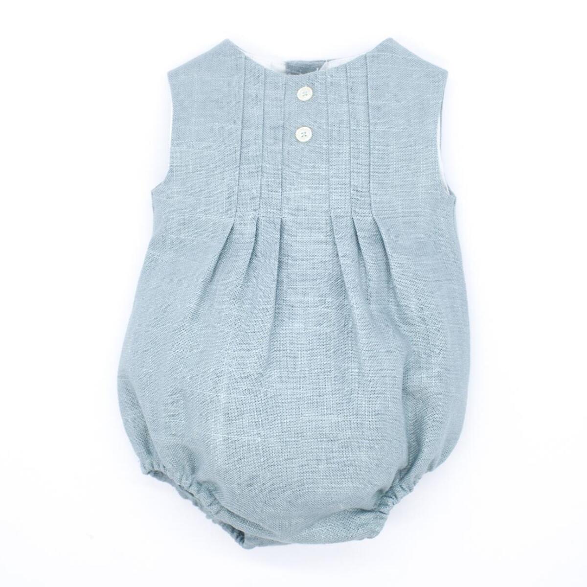 Pelele de lino verde. Con pliegues en el delantero y botones de decoracion.