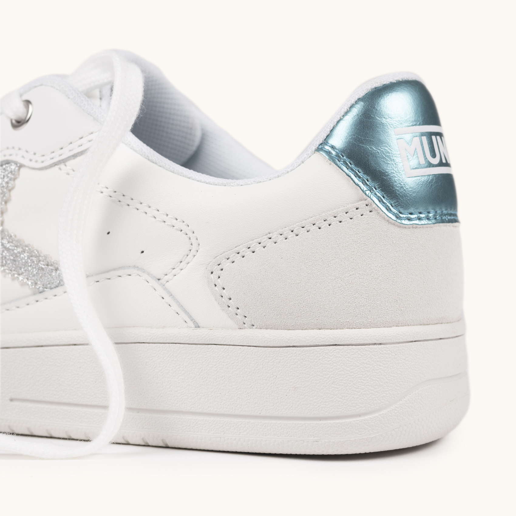 Zapatilla Deportiva Blanca con Glitter y Detalles Azules MUNICH LEGIT WMN 111