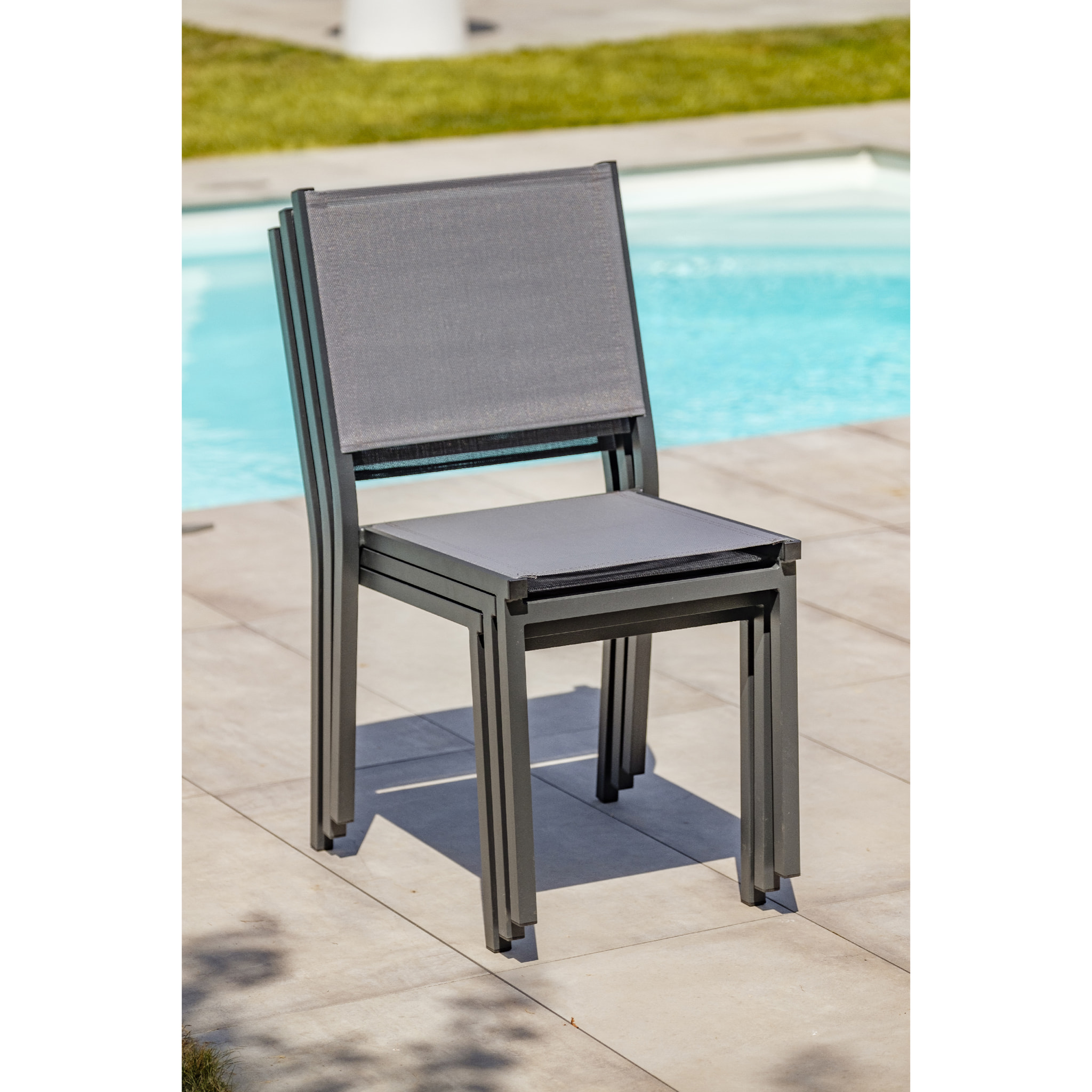 TOLEDE - Ensemble repas 12 places en aluminium et plateau verre