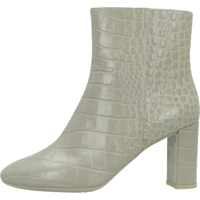 Botines Mujer de la marca GEOX  modelo D36QPE 00040 BEIS