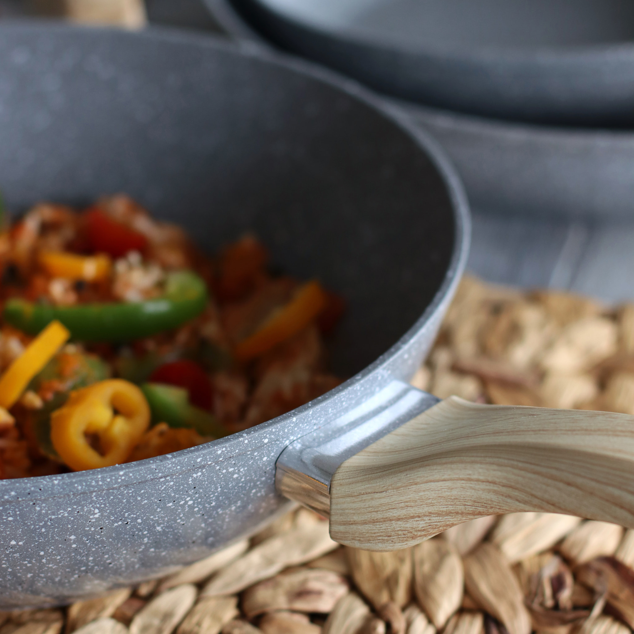 Wok en aluminium effet pierre 28cm - tous feux CANNELLE