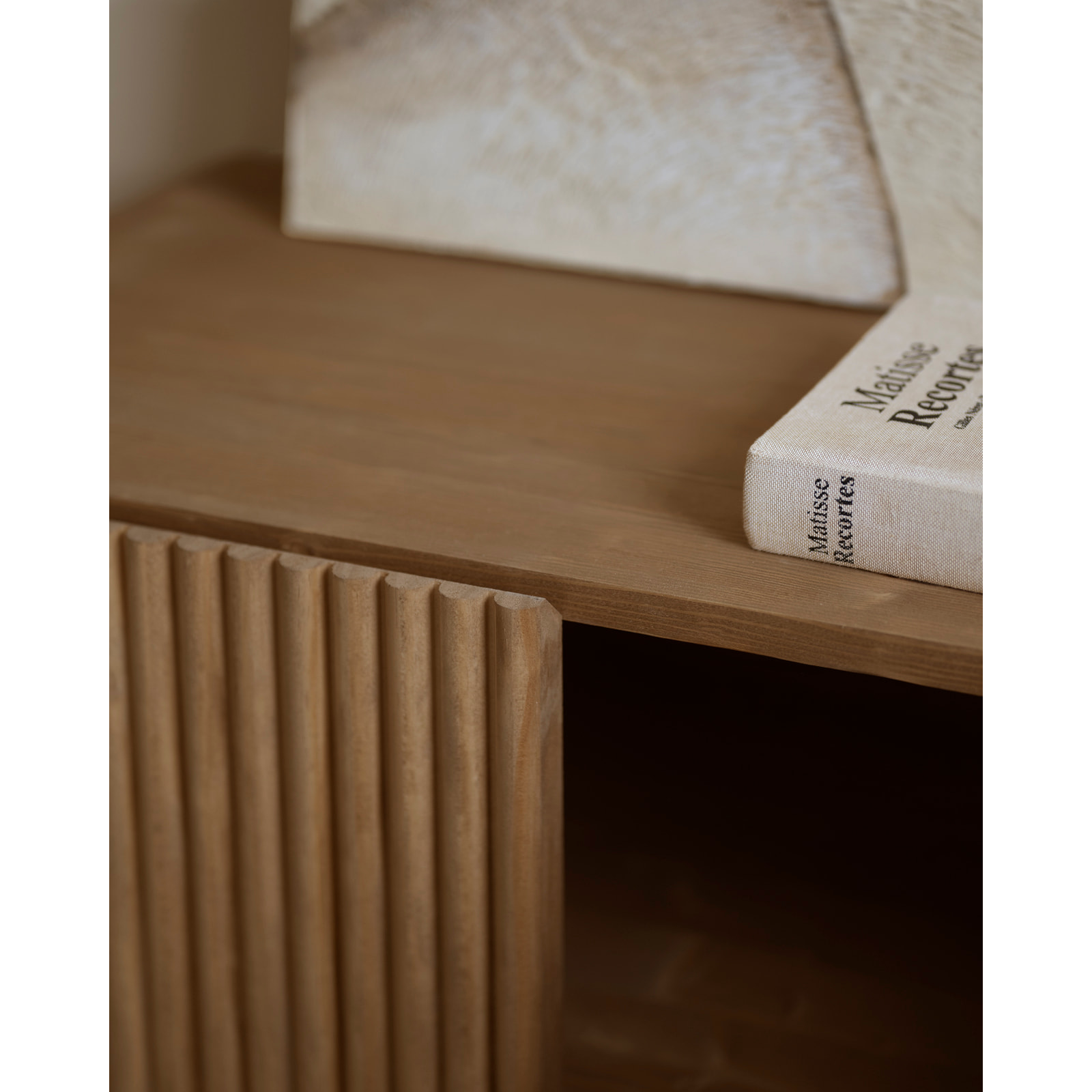 Buffet en bois de sapin et pin en ton chêne foncé 152x42cm Hauteur: 71 Longueur: 152 Largeur: 42