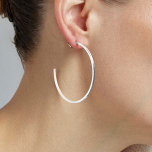 Pendientes de 48mm de diámetro acabados en rodio