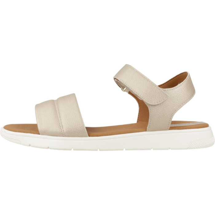 Sandalias Mujer de la marca GEOX  modelo D DANDRA C ORO