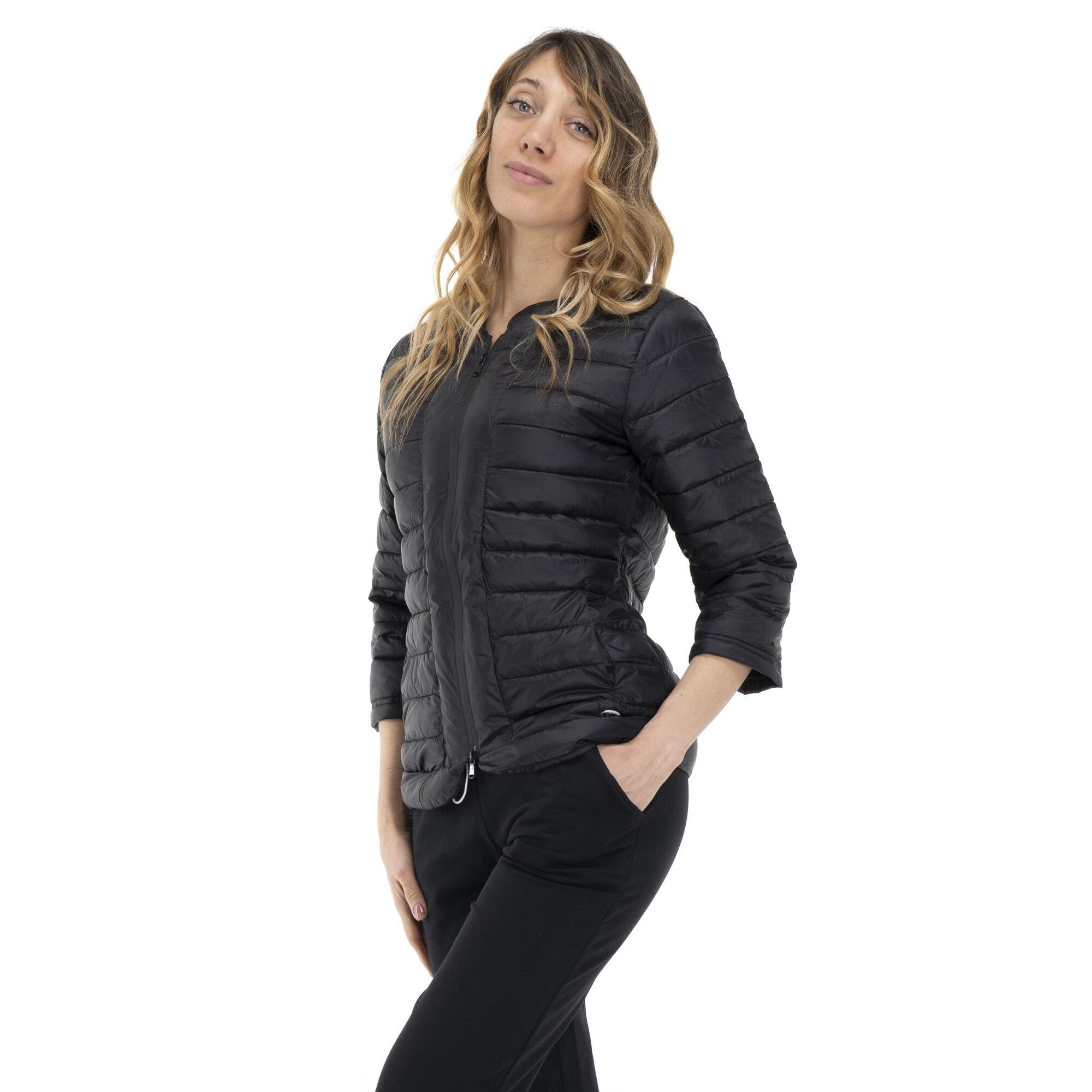 Chaqueta básica de mujer.