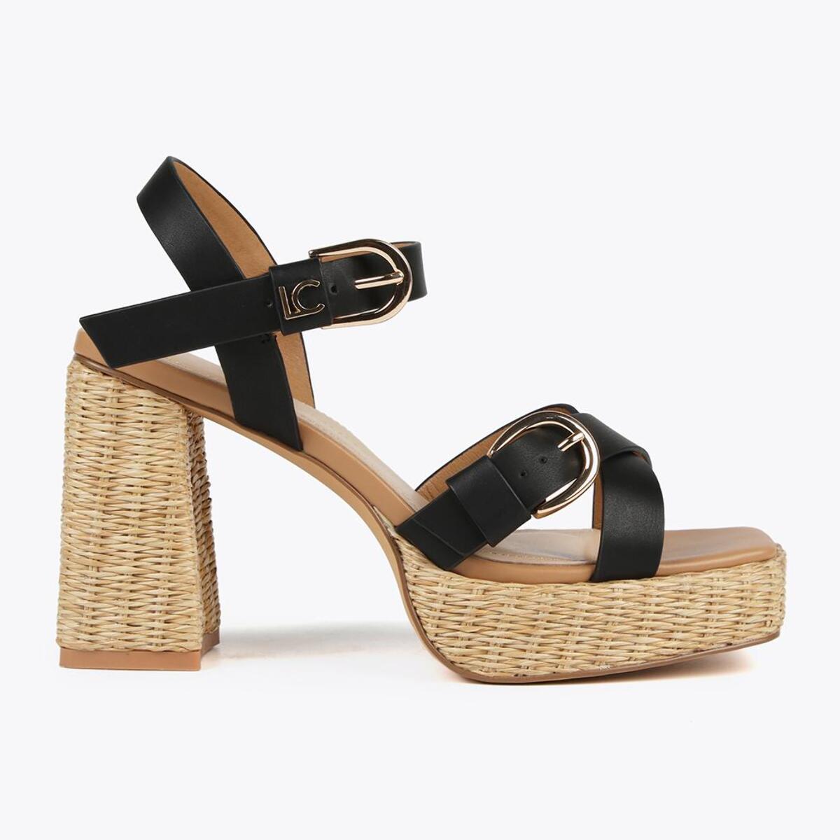 Sandali con tacco e fibbie