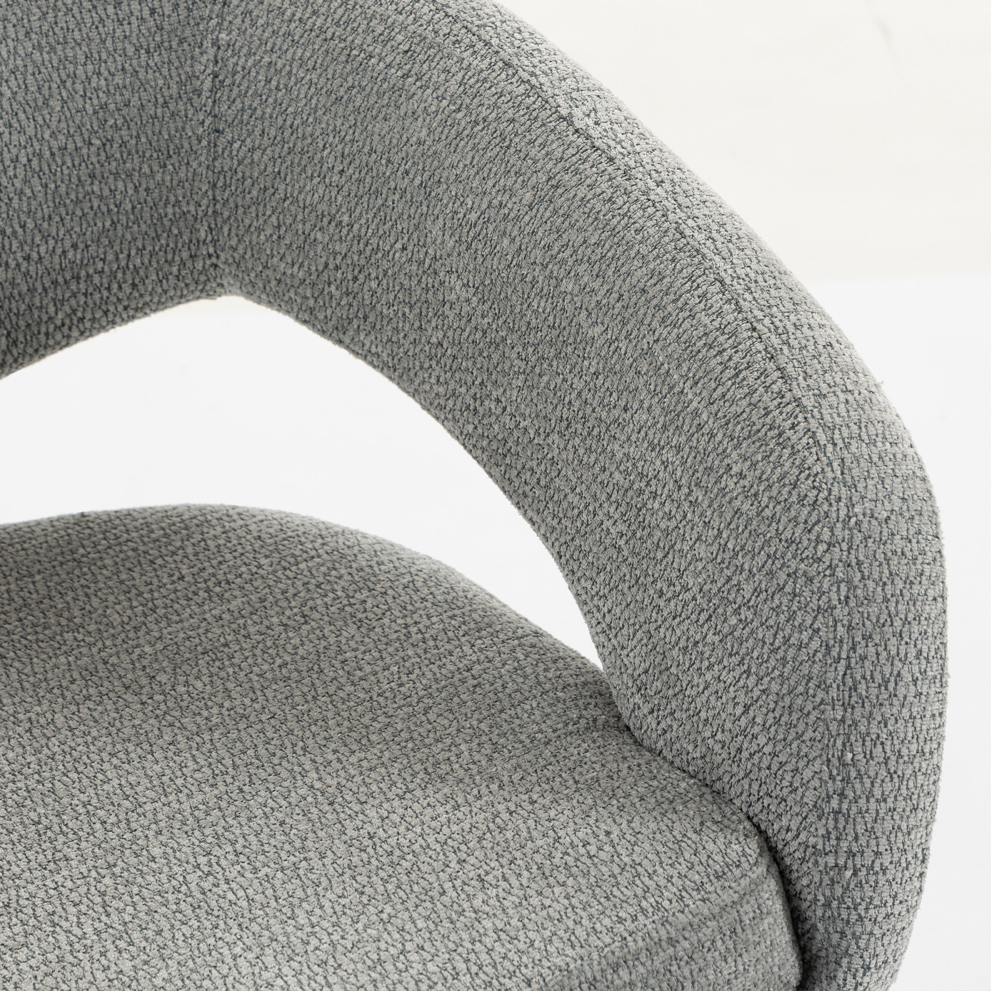 Chaise de bureau design ajouré enveloppant tissu gris