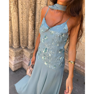 Vestido midi con cuerpo de bordados y gasa