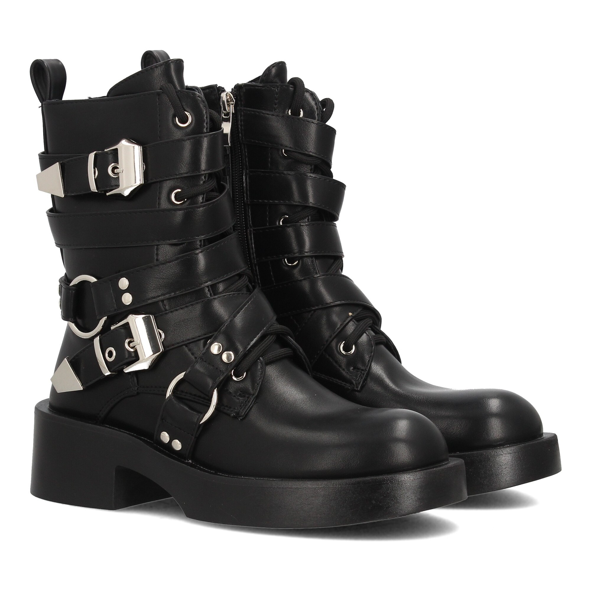 Botas estilo punk con hebillas y plataforma