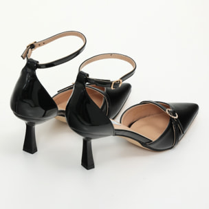 Sandali in simil pelle verniciata con tacco a rocchetto