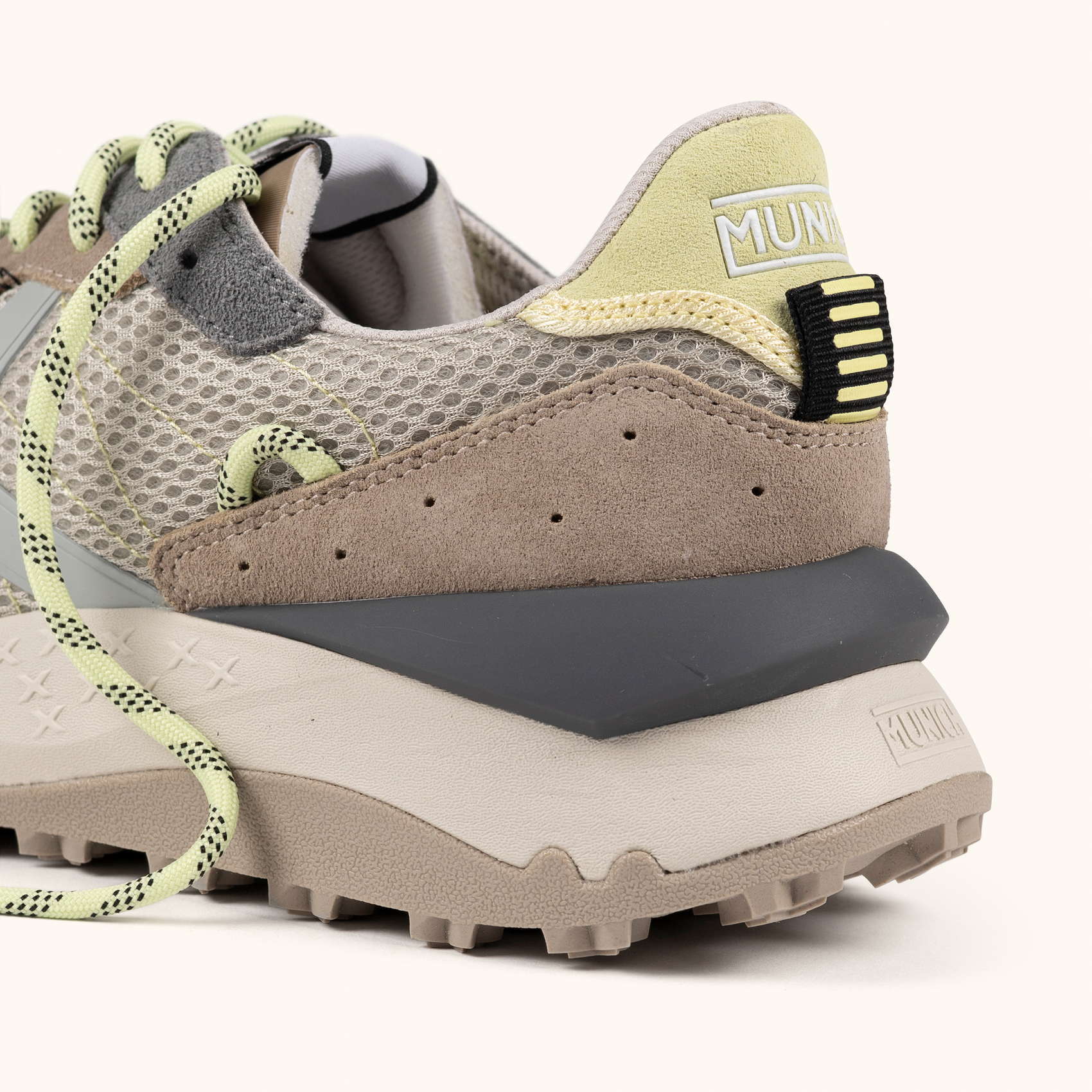 MUNICH SHIBUYA 37 Sneakers Diseño Elegancia Deportiva Beige, Gris y Amarillo
