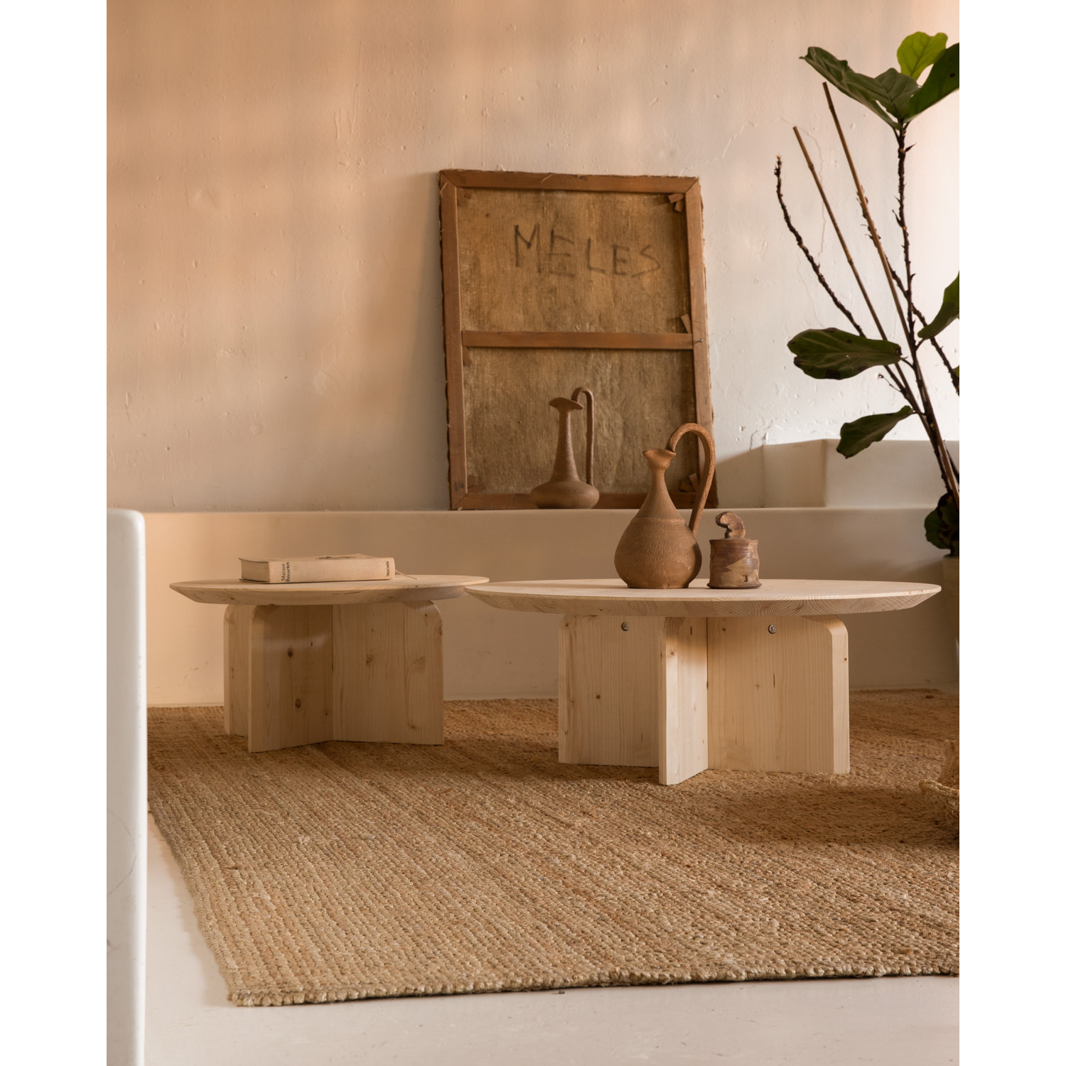 Table basse ronde en bois massif ton naturel en différentes tailles