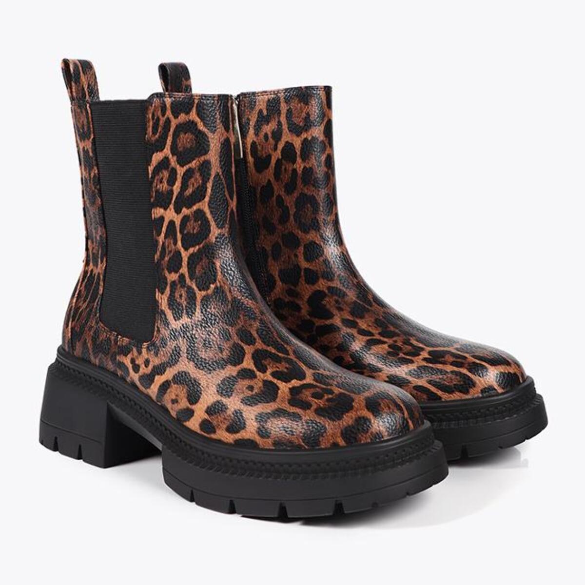 Stivaletto Stampa Animalier con Suola Track e Dettagli Metallici