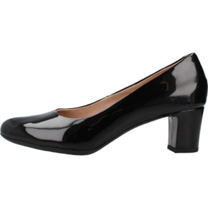 Salones Mujer de la marca GEOX  modelo D04LBA 00066 NEGRO
