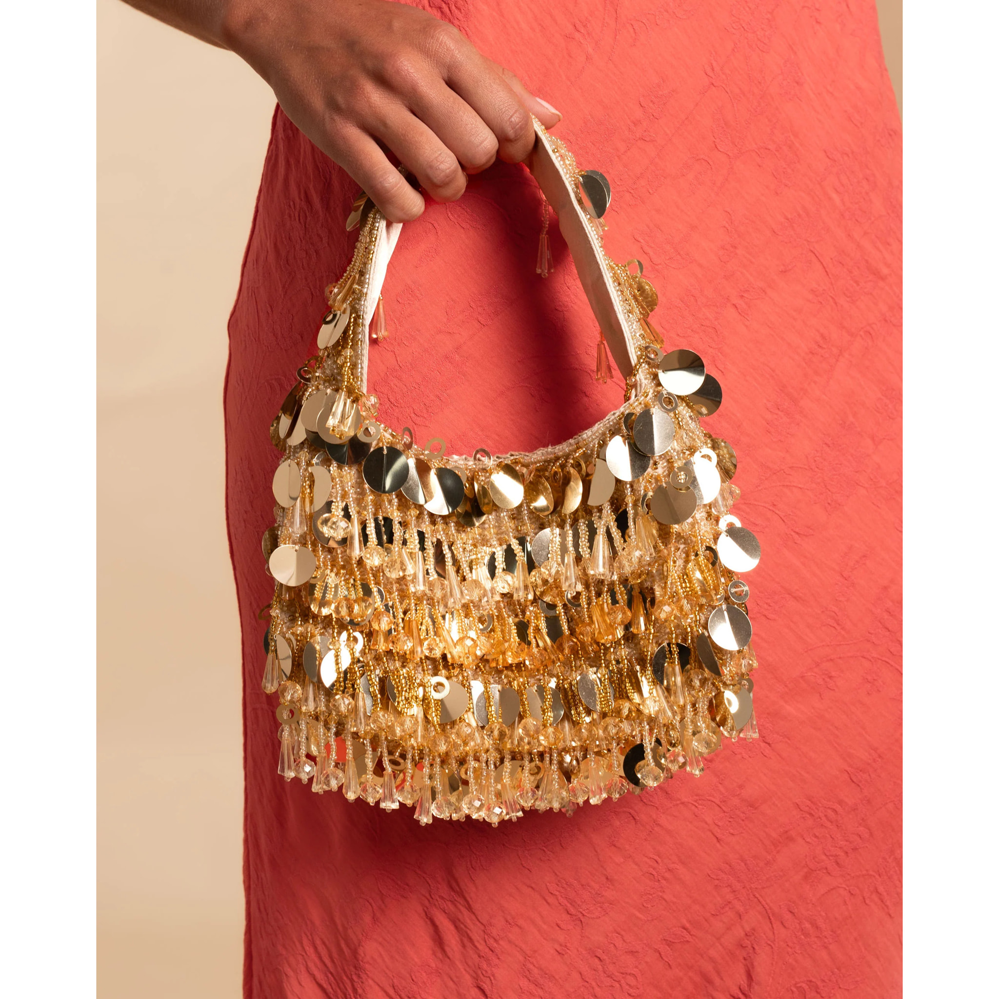 Bolso de mano con nudo en el asa