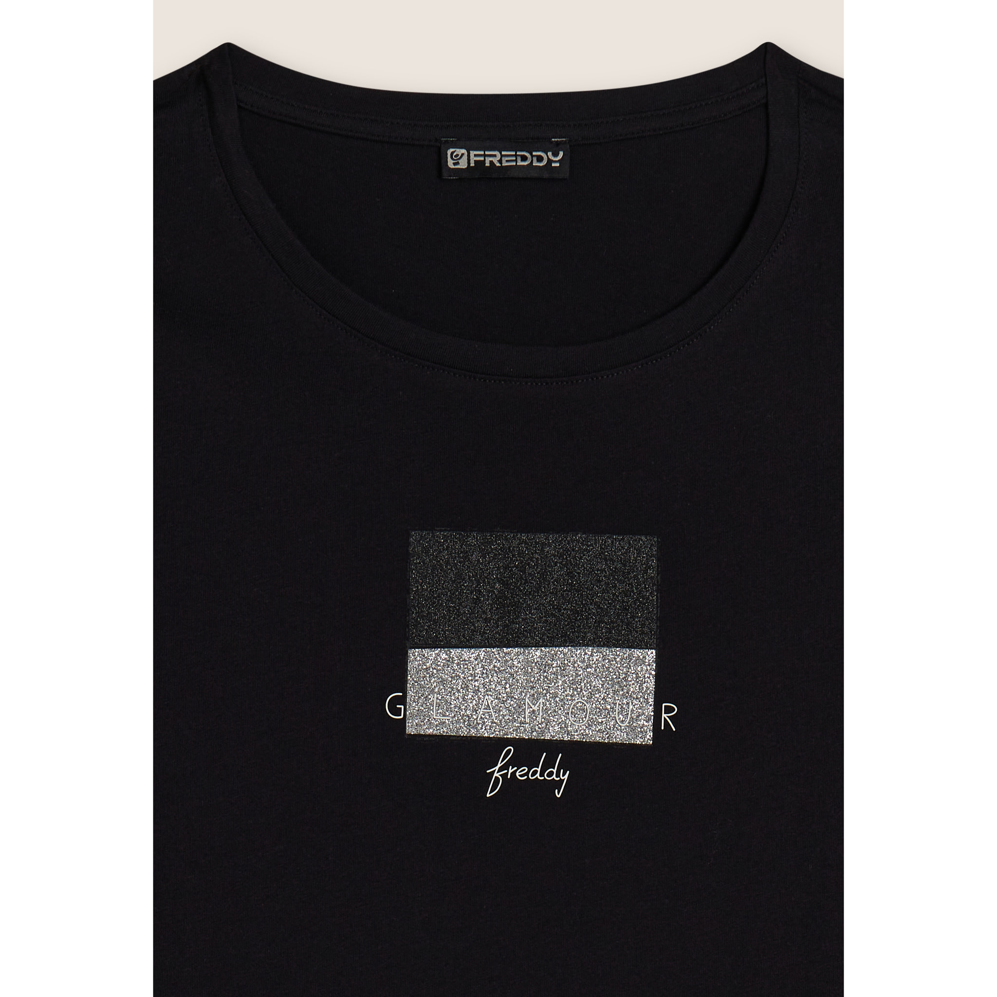 T-shirt con scritta Glamour in glitter