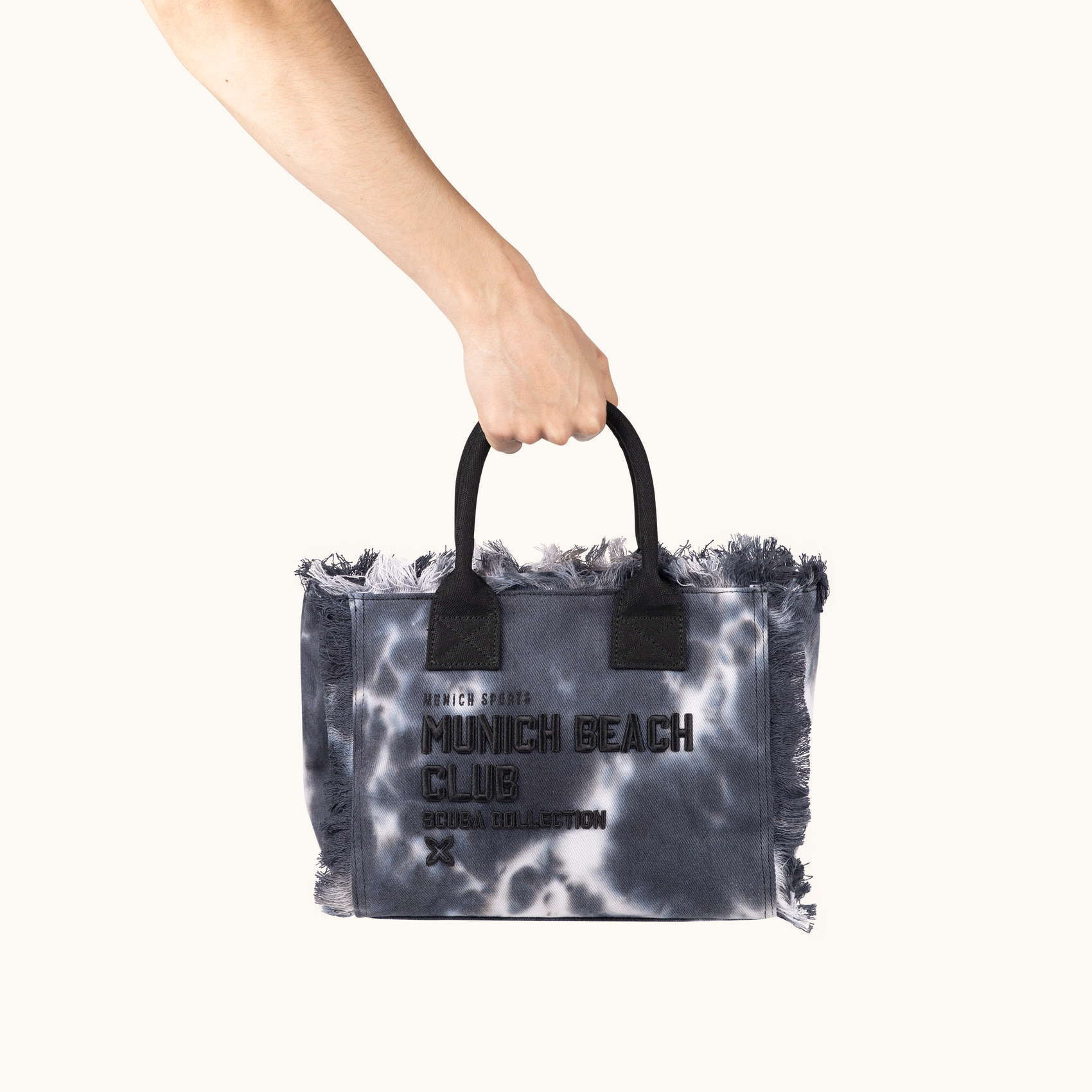 Bolso Crossbody de Algodón Efecto Lavado con Flecos SCUBA BLACK AND WHITE CROSSBODY