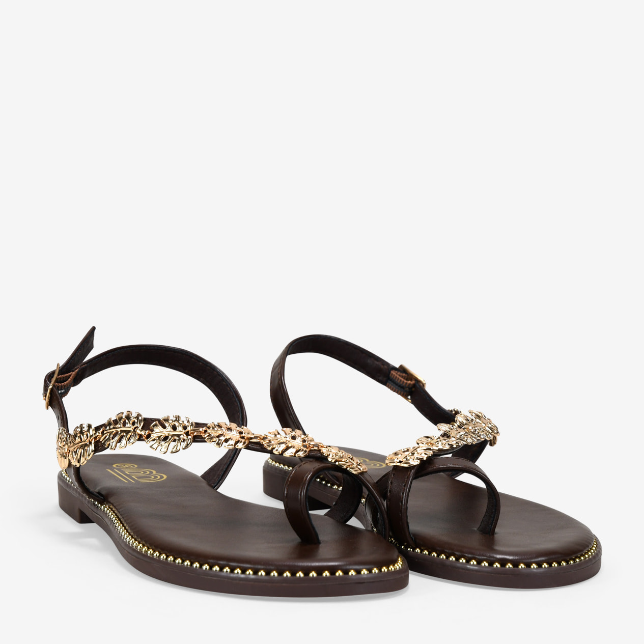 Sandalias de dedo marrones con hojas metálicas