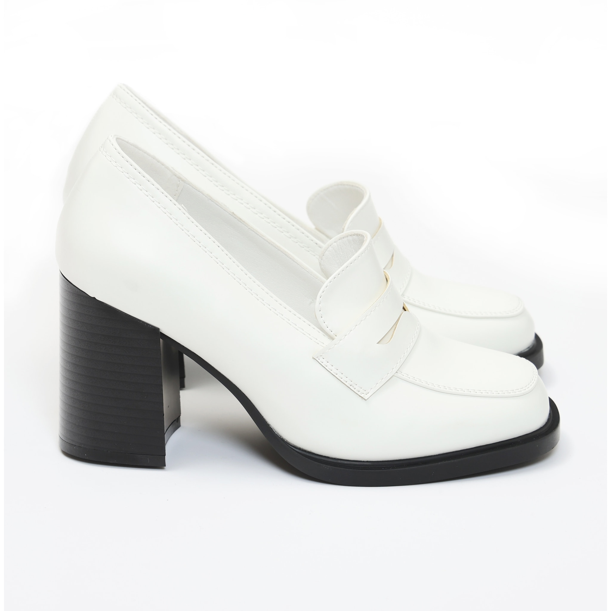 Mocassini in simil pelle con tacco comodo quadrato