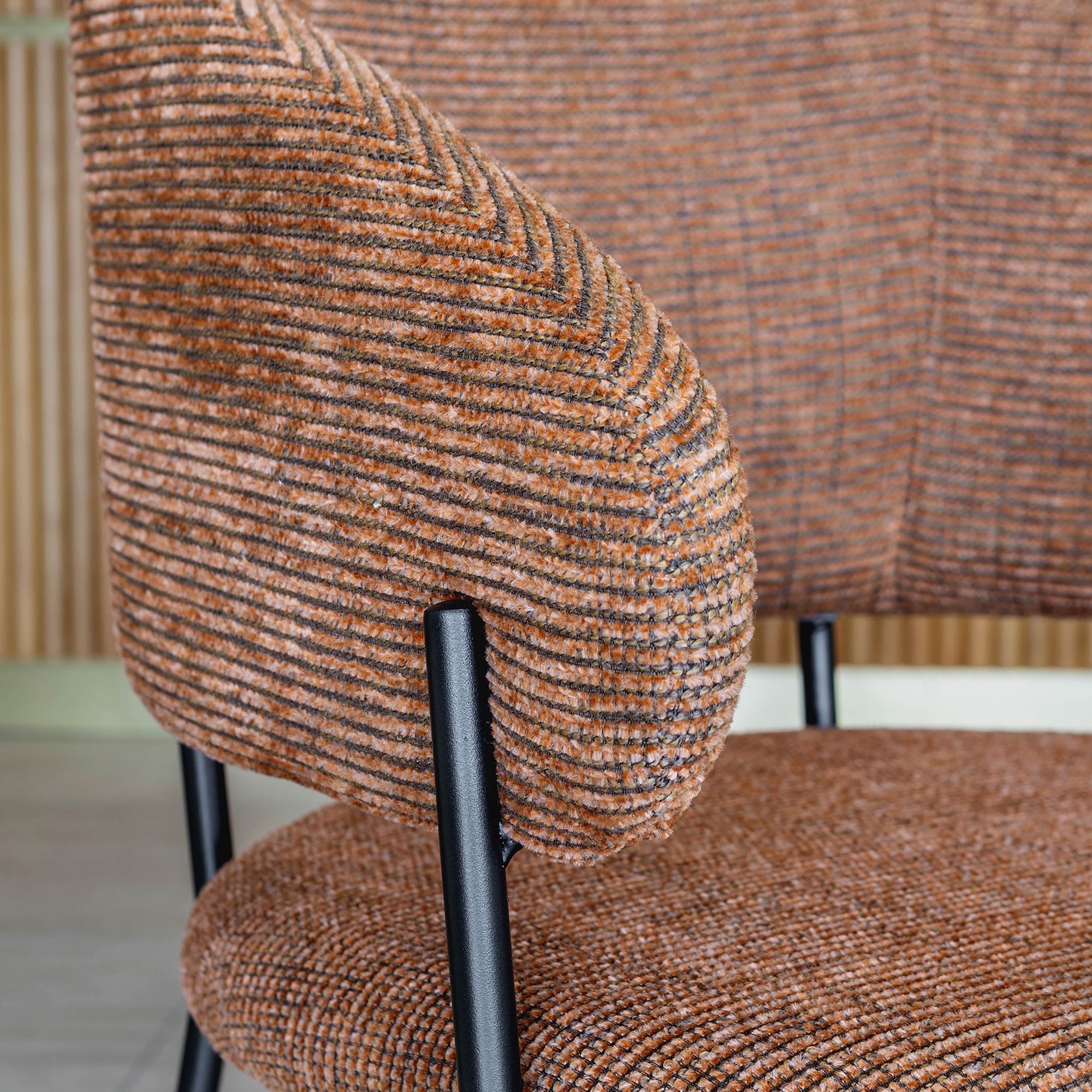 Lot de 2 fauteuils de table en tissu terracotta et pieds en métal noir EROS