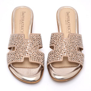 Sandali in simil pelle con applicazioni di strass e sottopiede comodissimo in memory