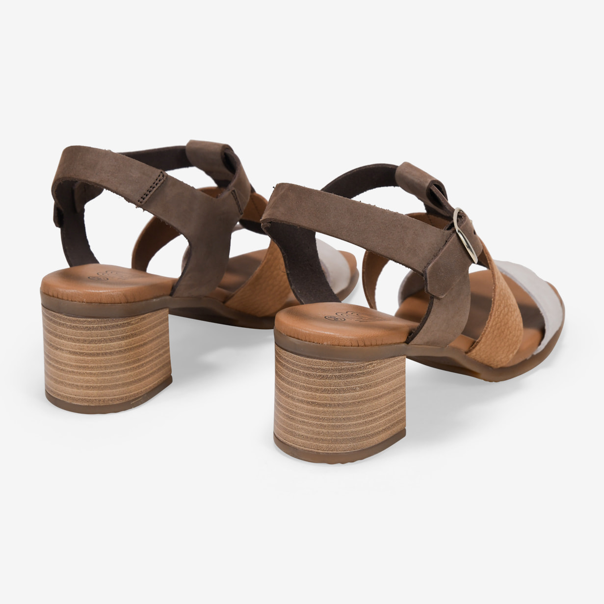 Sandalias de tacón marrones en piel