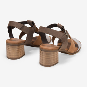 Sandalias de tacón marrones en piel