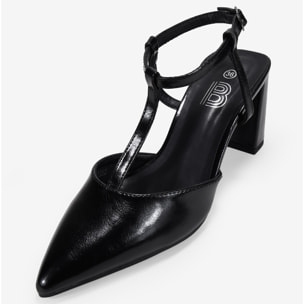 Zapatos de tacón negros destalonados