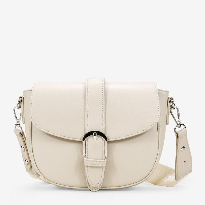 Bolso bandolera gris con solapa