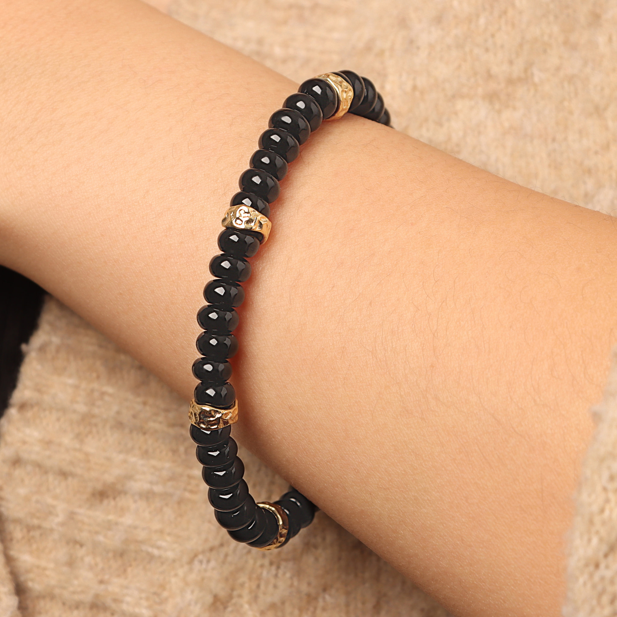 Bracciale placcato Oro Giallo 18Kt con Onice Nero e Rondelle Martellate
