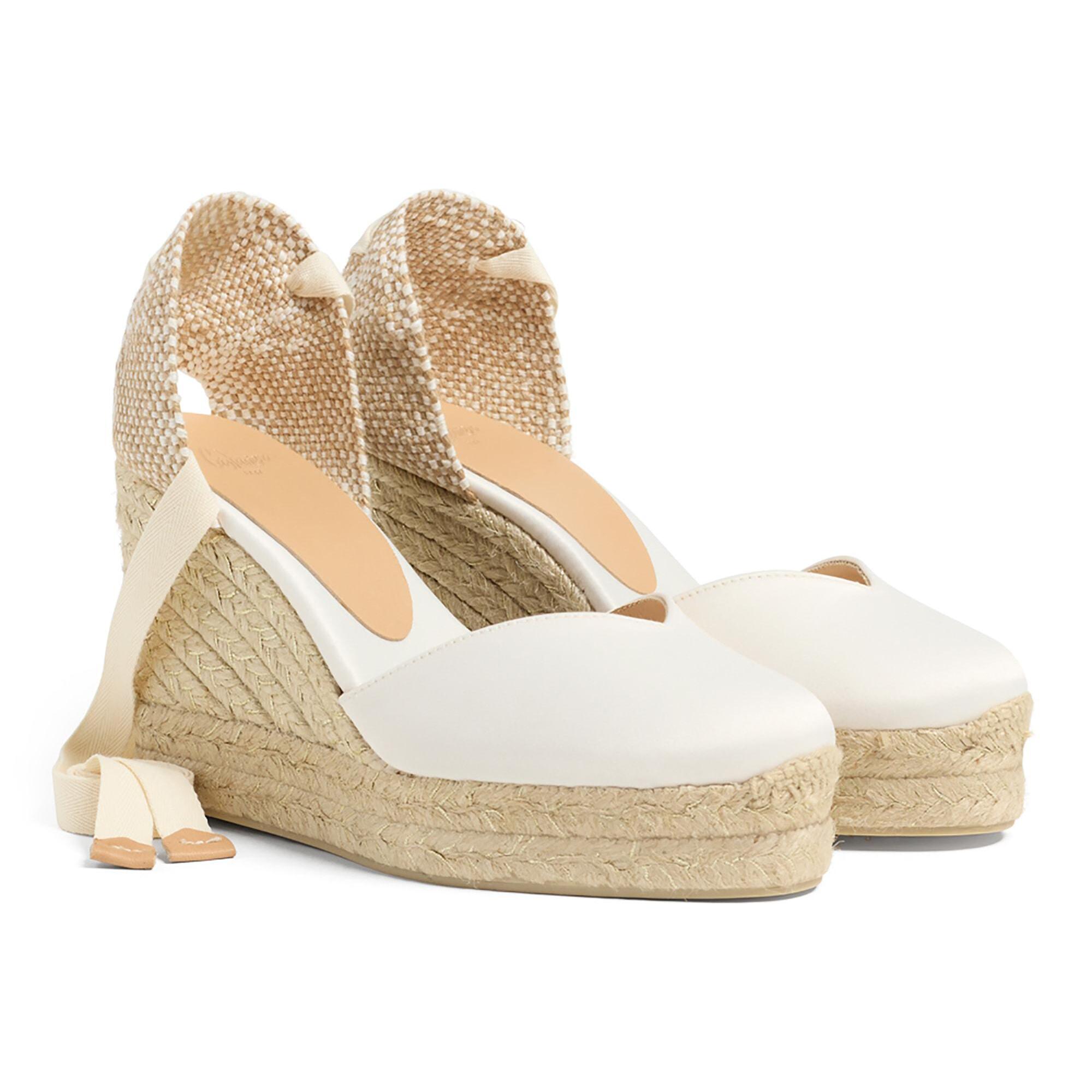 Alpargatas Chiara en satén, cierre mediante lazada y doble plataforma