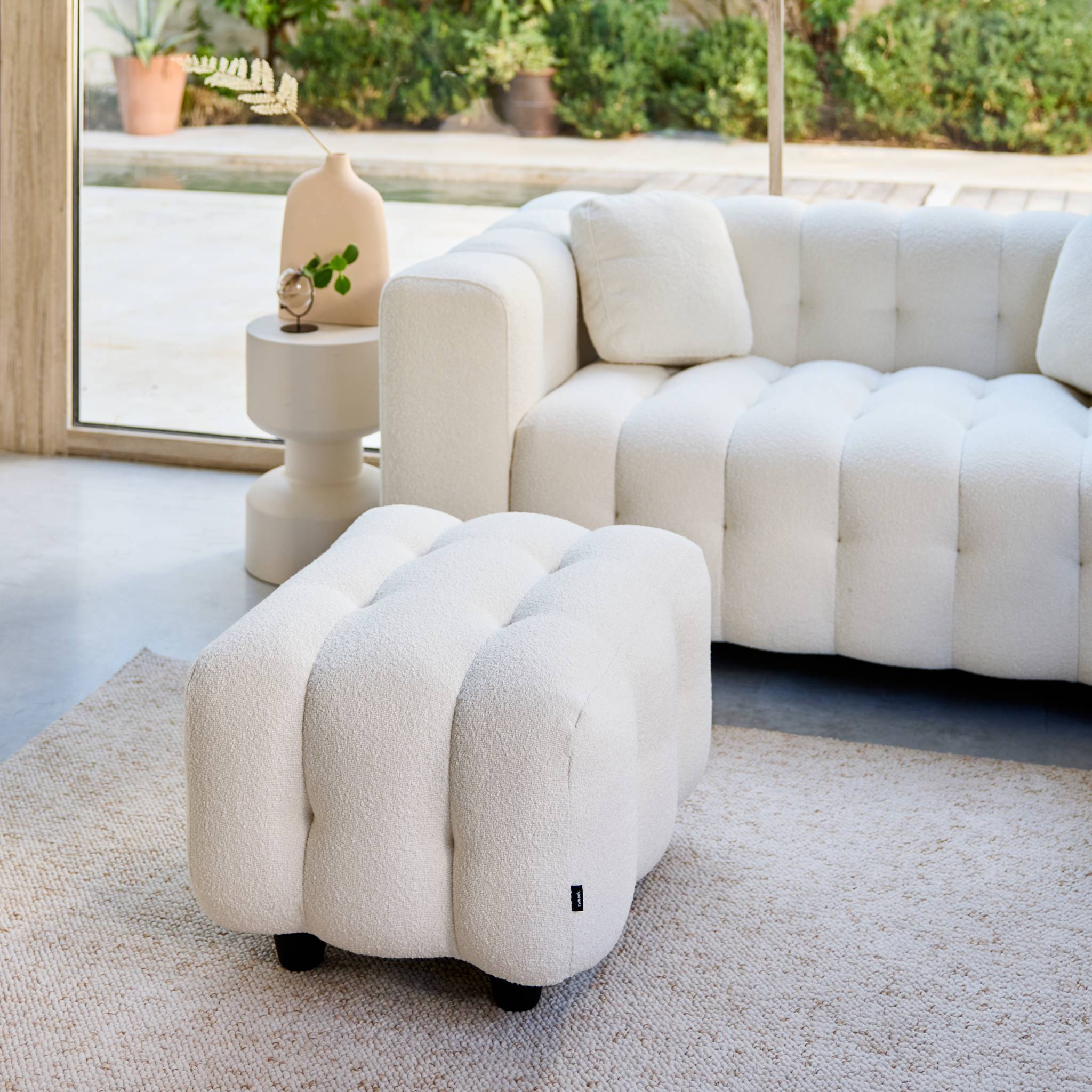 Pouf, repose-pieds pour canapé 2 places Leon bouclette texturée LEON