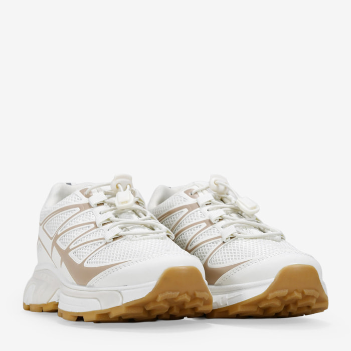 Zapatillas deportivas beige con cordones ajustables